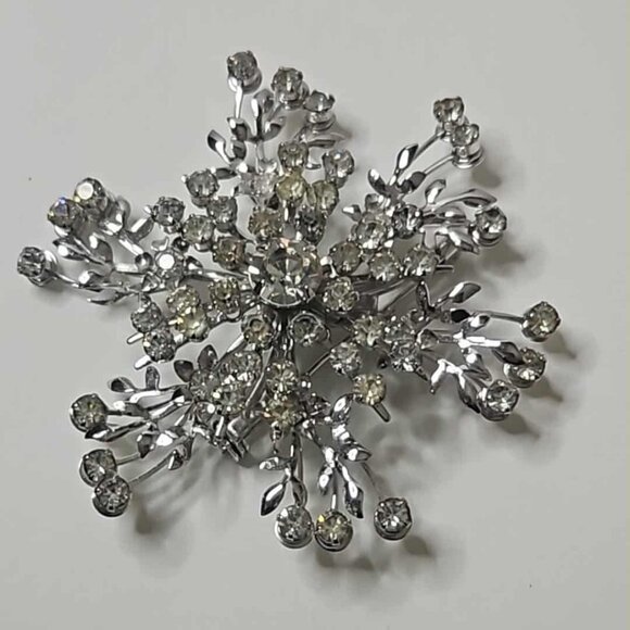 Jewelry - Vintage silver-tone starburst